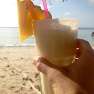 En pinba colada på stranden (i dette tilfellet Sairee Beach) er aldri feil ...