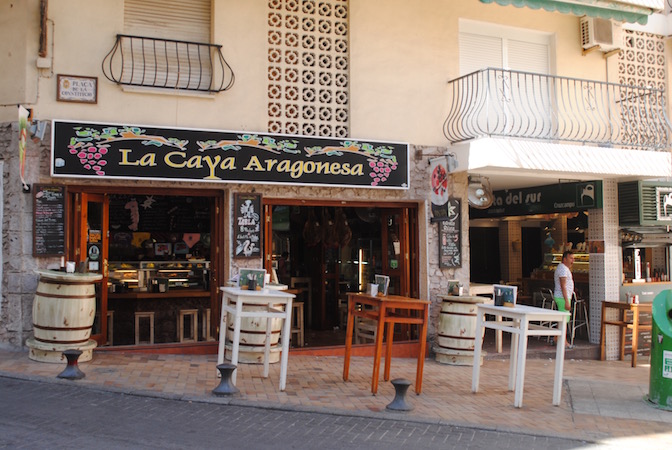 Inngangen til Tapas Alley finner til høyre for La Caya Ara